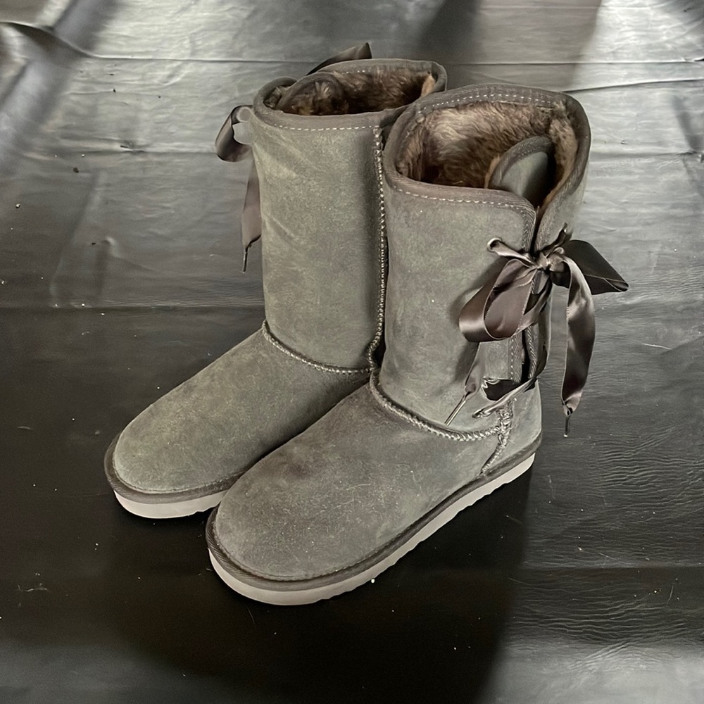 Style & Co grey fur-lined boots with side bows